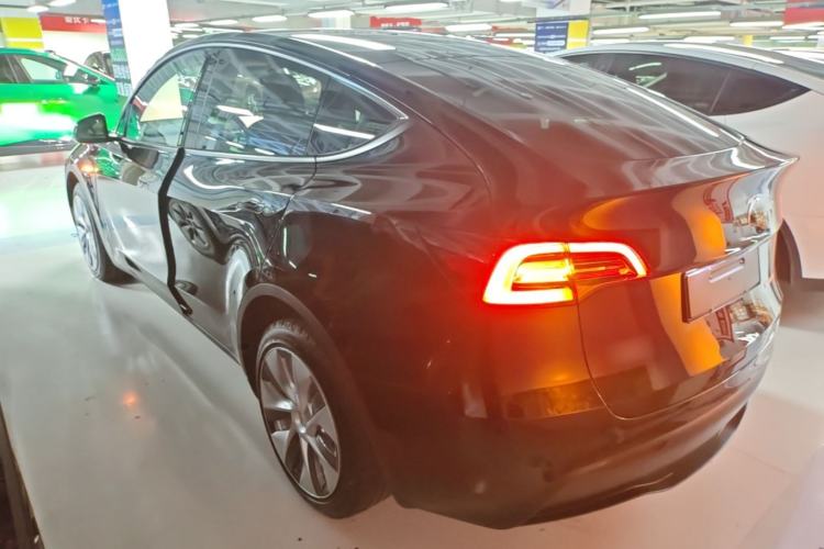Tesla Model Y 2022 — 4