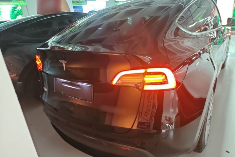 Tesla Model Y 2022 — 5