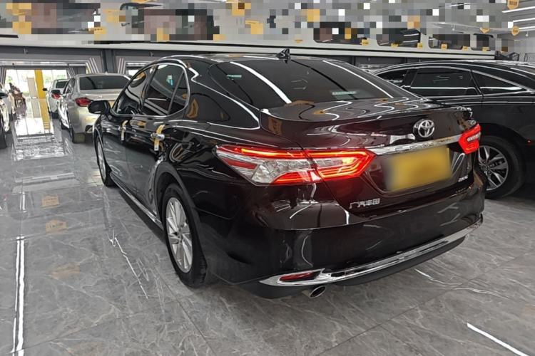 Toyota Camry 2023 — фото 4