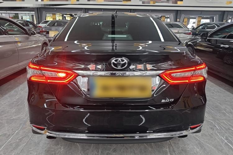 Toyota Camry 2023 — фото 5
