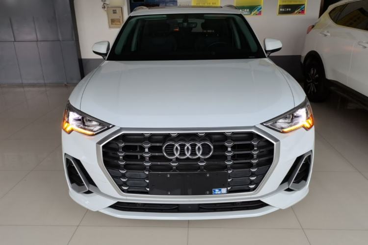 Audi Q3 2022 — 2