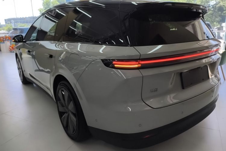 Li Auto i8 2025 — фото 4