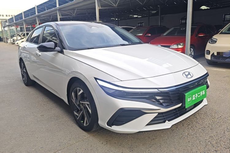 Hyundai Elantra 2023 — 3