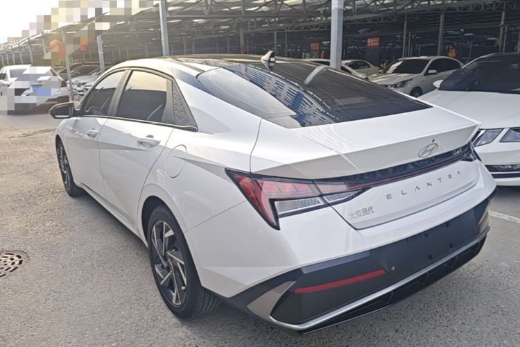 Hyundai Elantra 2023 — 4