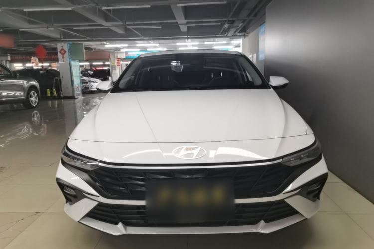 Hyundai Elantra 2023 — 2