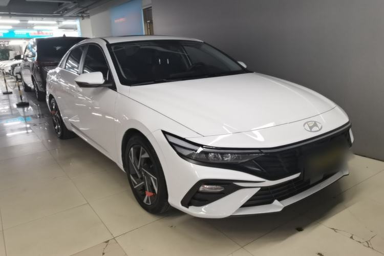 Hyundai Elantra 2023 — 3