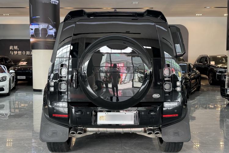 Land Rover Defender 2024 — 2