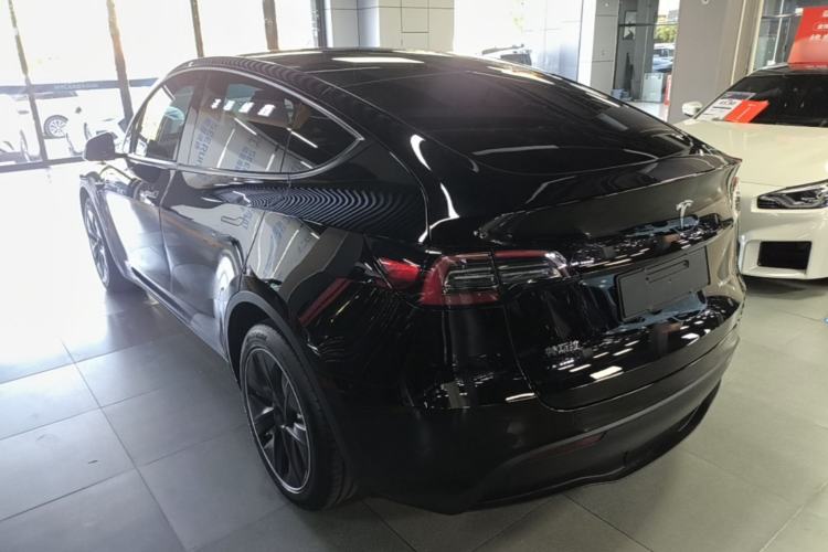 Tesla Model Y 2021 — 4